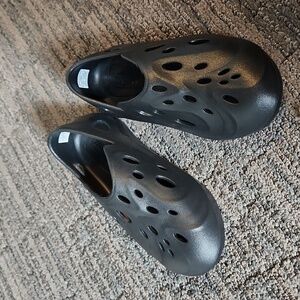 NEW Black Zara RUBBERIZED LIGHTWEIGHT SNEAKER